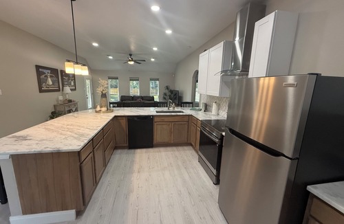 Conroe House | Country charm but close to everything