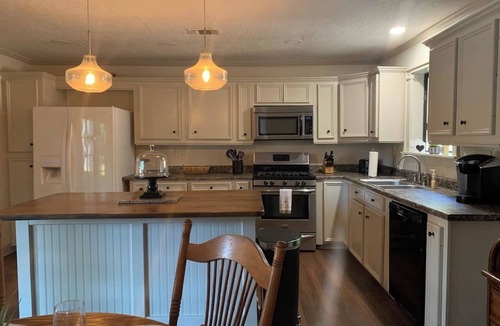 Magnolia House | Country Charm & Comfort