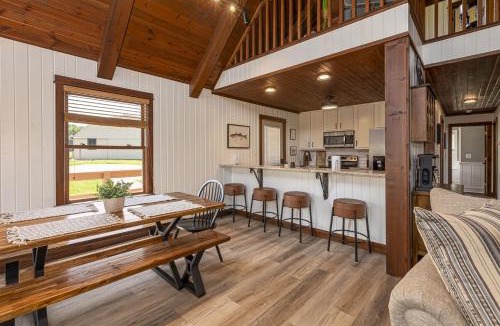 Wolf Creek House | Country Chateau w Hot Tub Near Wine Trail