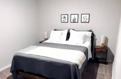 Wetmore House | Country Chic 4 BR Guesthouse + Free WiFi