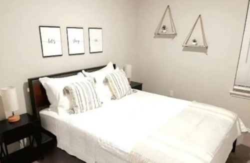 Wetmore House | Country Chic 4 BR Guesthouse + Free WiFi