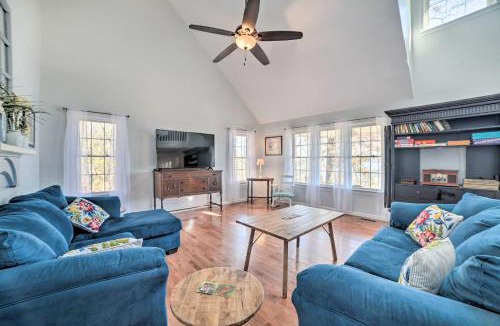New Concord House | Country-Chic Home w/Fire Pit, Steps to Lake!