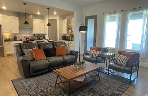 North by Northwest House | Country Chic only 10 minutes away from TTU. nPet friendly!
