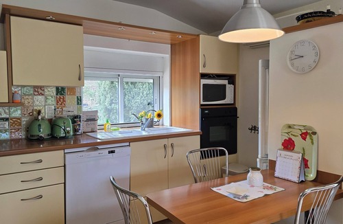 Montsegur-sur-Lauzon Apartment | Country cottage with garden