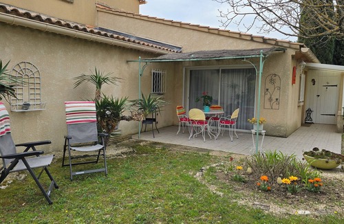 Montsegur-sur-Lauzon Apartment | Country cottage with garden