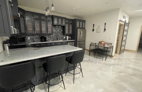 Crestline House | Country Condon 2-bedroom with AC in Carl Junction