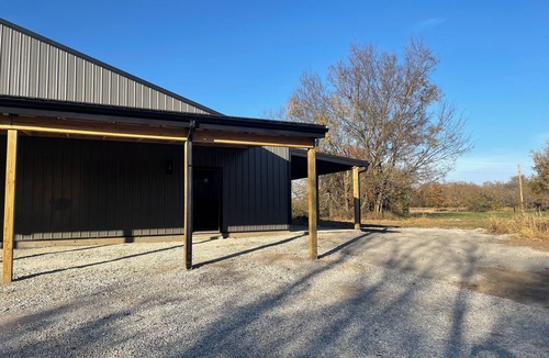 Crestline House | Country Condon 2-bedroom with AC in Carl Junction