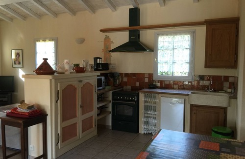 Pont-Saint-Esprit House | Country cottage with swimming pool, for 8 people, fully equipped