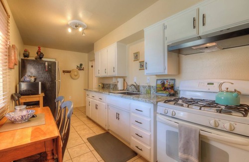 Oroville House | Country Cottage-1/4 acre fenced/gated, lots of parking, huge outdoor patio/yard