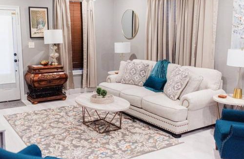 Broussard House | Country Cottage - Broussard