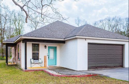 Broussard House | Country Cottage - Broussard
