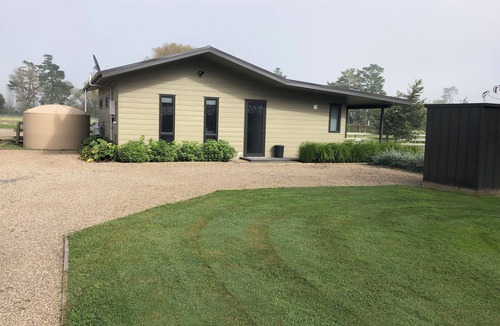 Pukemoremore Cottage | Country Cottage Centrally Located