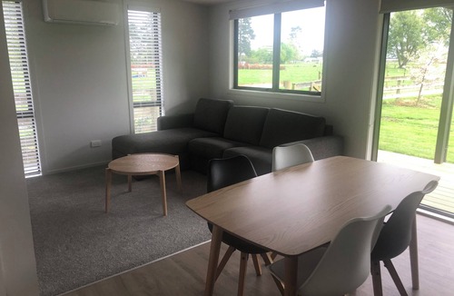 Pukemoremore Cottage | Country Cottage Centrally Located