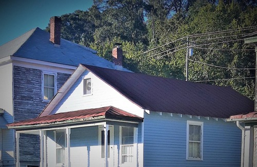 Gladstone House | Country Cottage in an Old Train town down by the river