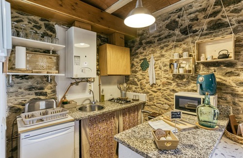 Susqueda Cottage | Country Cottage 'La Rústica' with Mountain Views, Shared Garden and Wi-Fi