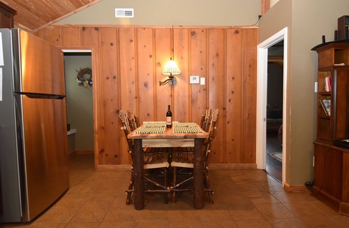 Camdenton House | Country Cottage, near HaHa Tonka Park, Free Kayaks & Outdoor Pavilion Game room