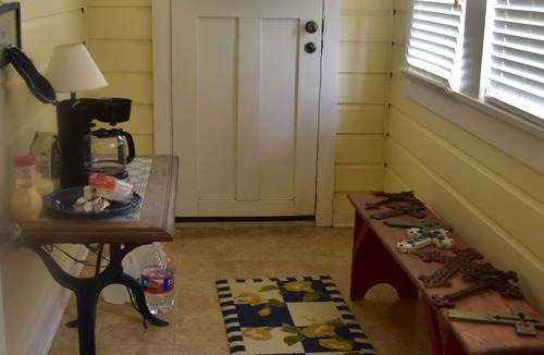 New Ulm Cottage | Country Cottage near Round Top. 13 miles from Round Top Square.