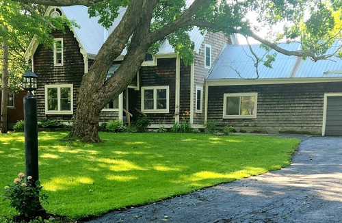 Ottawa Division Cottage | Country Cottage Retreat located on the Rideau River-swim, relax and explore.