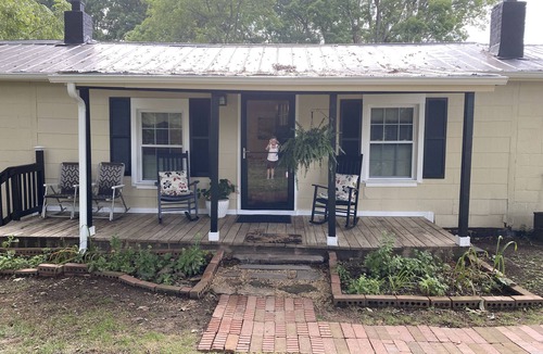 Rustburg House | Country Cottage