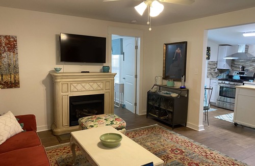 Rustburg House | Country Cottage