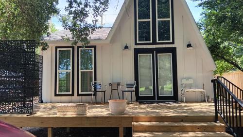 Tomball Ski Chalet | Country cottage