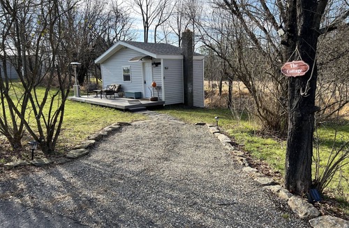 Saugerties Cottage | Country Cottage with beautiful views and easy access to Catskills activities.