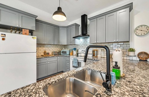 Waco House | Country Cutie at Magnolia - Family & Pet Friendly, QR Code Walk-Thru Tour!