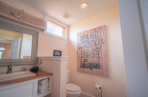 Round Top Bed & Breakfast | Country Delight Room - Wander Inn