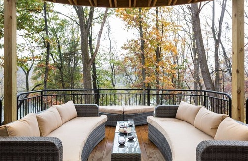 Front Royal Cottage | Country Elegance overlooking the Shenandoah River
