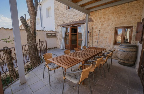 Mambrilla de Castrejon House | Country House 'La Mambla De La Ribera' with Mountain View, Private Garden and Wi-Fi