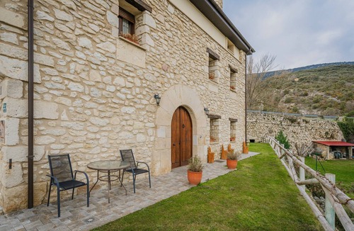 Puente-Arenas House | Country Home 'Torres 1' with Mountain View, Private Garden and Wi-Fi
