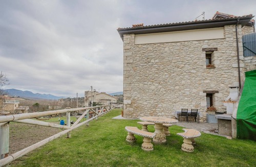 Puente-Arenas House | Country Home 'Torres 1' with Mountain View, Private Garden and Wi-Fi