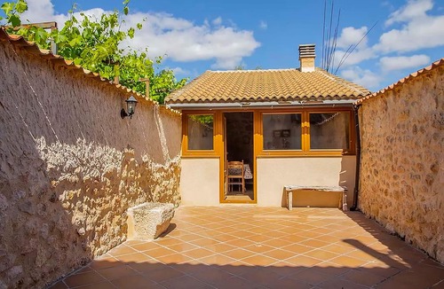 Penalba de San Esteban House | Country House 'La Marcela' with Mountain View, Private Terrace and Wi-Fi