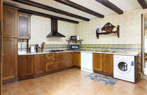 Iznatoraf House | Country House 'Los Angostones' with Mountain View, Pool and Air Conditioning