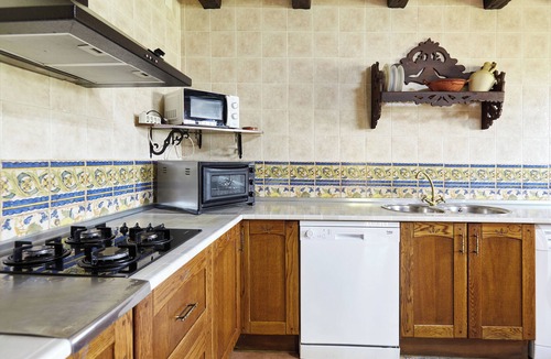 Iznatoraf House | Country House 'Los Angostones' with Mountain View, Pool and Air Conditioning