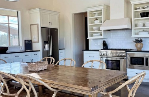 Carmine House | Country Escape | Firepit+Grill +Pool | Close to RT