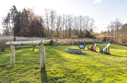 Port Angeles House | Country Estate-Magical Sunsets-Pet Friendly