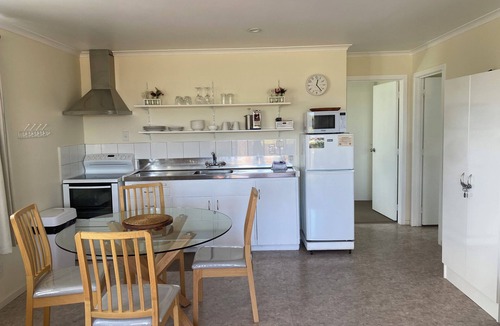 Haumoana Cottage | Country experience not far from town