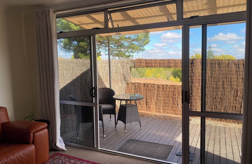 Haumoana Cottage | Country experience not far from town