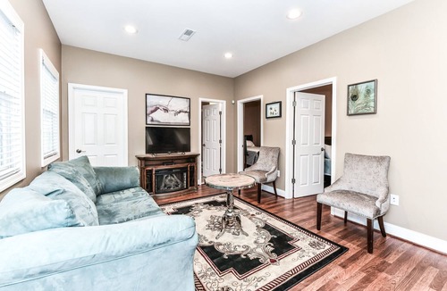 Leesburg House | Country Farm Estate - The Manor at Courtland Farm - Sleeps up to 20 people.