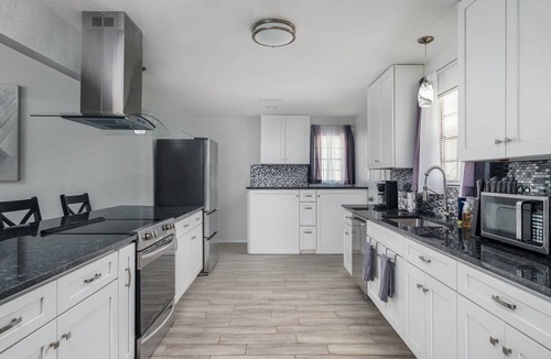 Leander House | Country Feel with Huge Backyard, firepit, cornhole games, grill, volleyball court, next to train