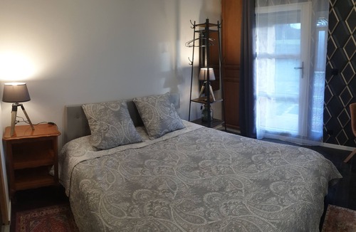 Mezieres-sur-Couesnon Hotel | Country room