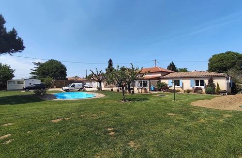 Saint-Sylvestre-sur-Lot House | Country house