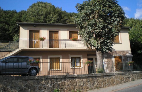 Saint-Victor-et-Melvieu Condo | Country gite in southern Aveyron