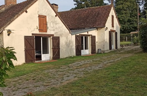 La Fresnaye-sur-Chedouet House | Country cottage on the edge of a forest