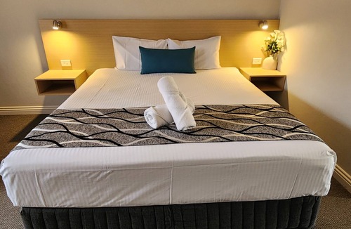 Coonabarabran Hotel | Country Gardens Motel