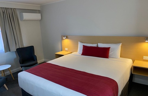 Coonabarabran Hotel | Country Gardens Motel