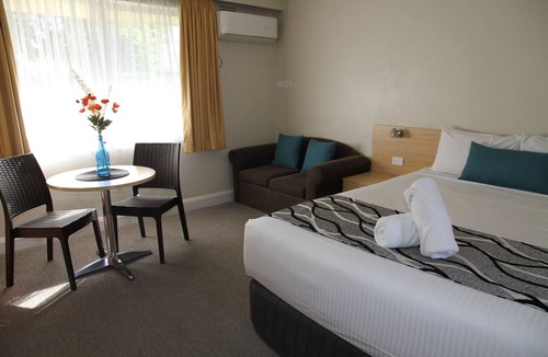 Coonabarabran Hotel | Country Gardens Motel