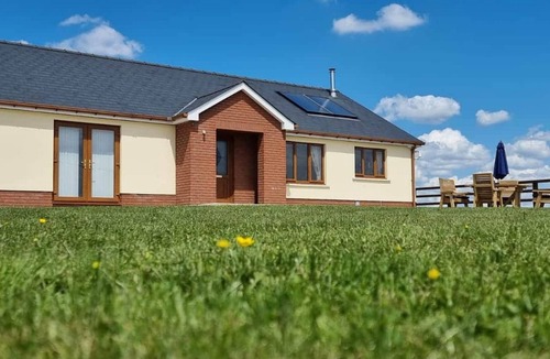 Llangynog Cottage | Countryside Bungalow with private Hot Tub