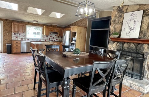 Dimmitt House | 💚Country Get Away💤Horse &Pet friendly King Beds